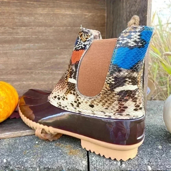 NEW Cute & Trendy Vegan Material Snake embossed slip on Duck Boots - Picture 15 of 16